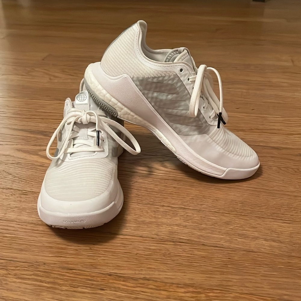 Size 6 Adidas Volleyball shoes. Great condition!!